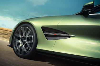 H Aston Martin παρουσίασε την roadster εκδοχή της Vanquish